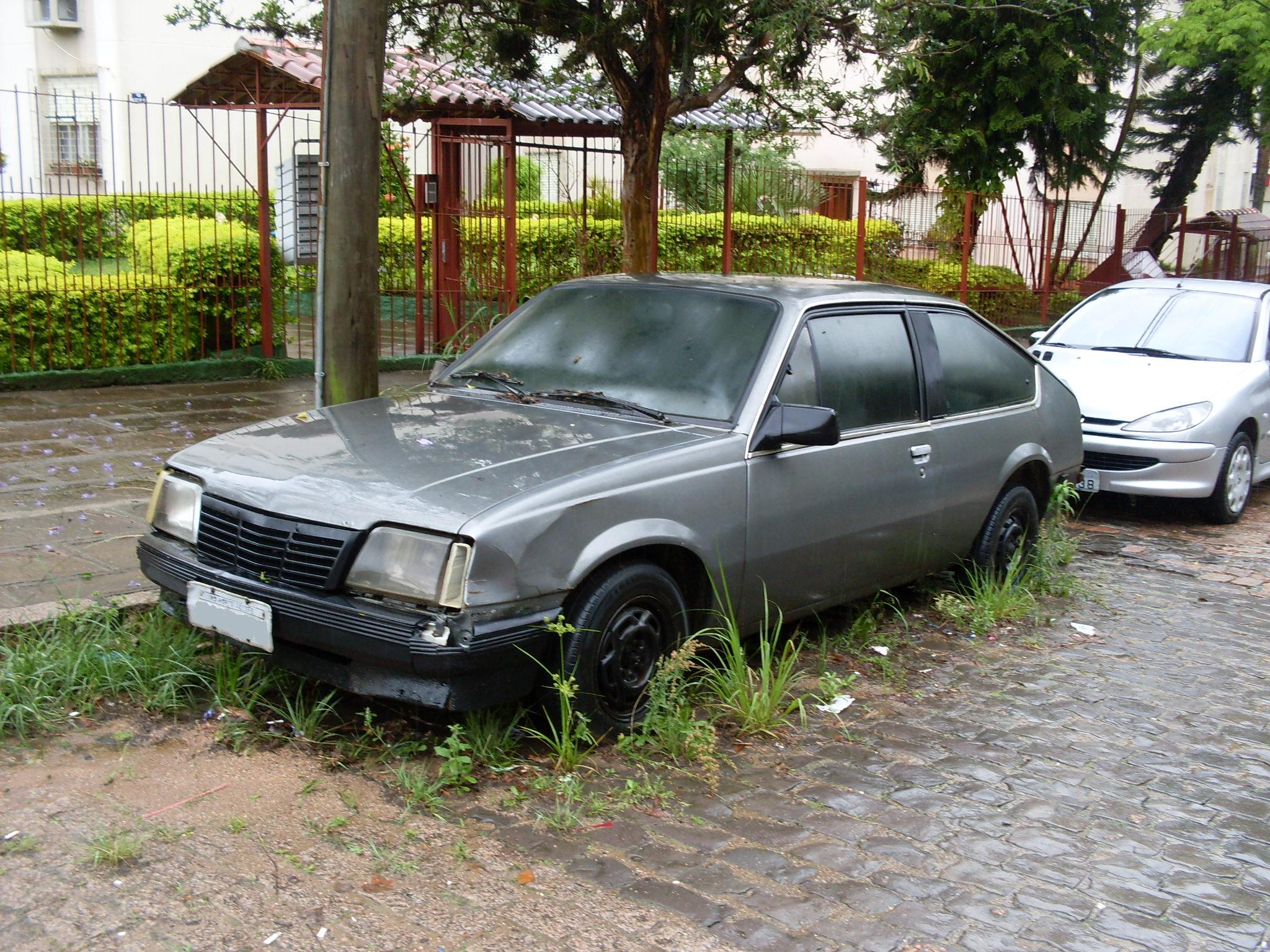 Chevrolet monza салон